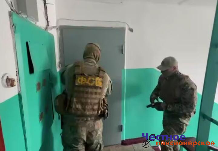 ФСБ ворвались в квартиру к жителю Туапсе, который хотел сбежать за границу и воевать на стороне Украины