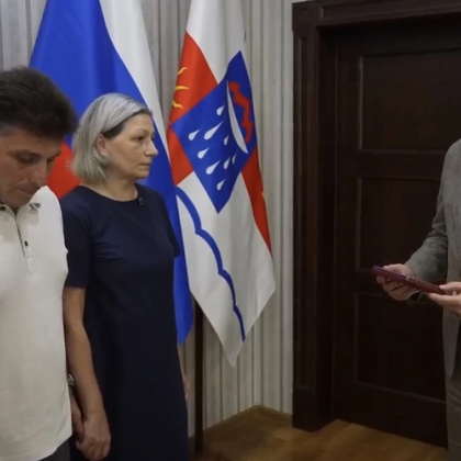 Парень из Сочи совершил подвиг на СВО. Родителям вручили Орден Мужества. Их сын награждён посмертно