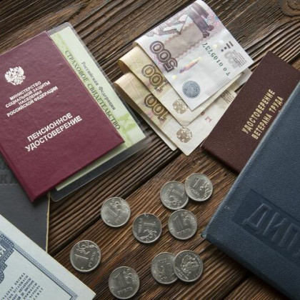 Стало известно, сколько нужно зарабатывать, чтобы получать пенсию в 100 тысяч рублей