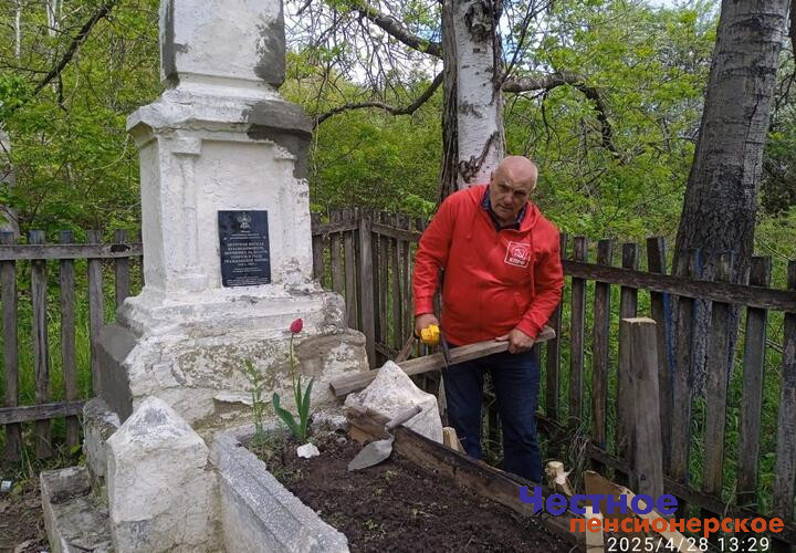 Активисты в Лабинске привели в порядок памятники павшим за Советскую власть в годы гражданской войны