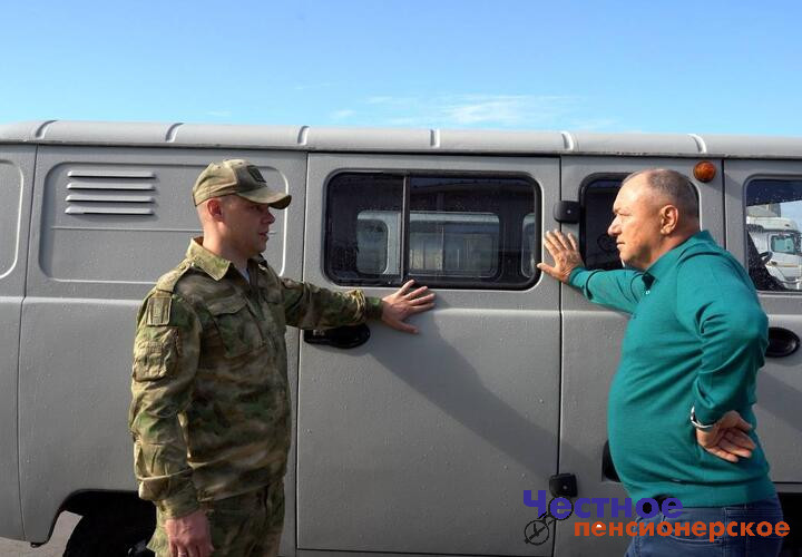 Депутат Госдумы Иван Демченко встретился с военнослужащими и передал им технику
