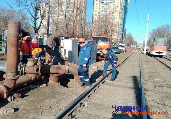 Движение трамваев на Московской в Краснодаре восстановлено после очередного провала грунта