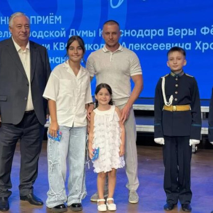 «Рядом всегда есть взрослые»: в Краснодаре провели акцию «Собери ребенка в школу»