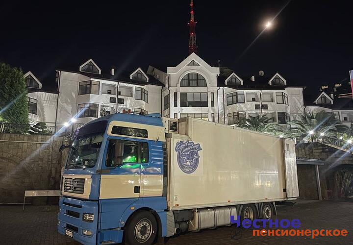 Грузовик с несколькими тоннами сочинских мандаринов отправил детям Луганска депутат Арменак Тозлян