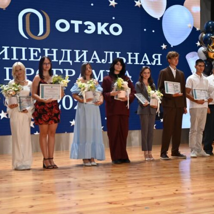 Именные сертификаты на поощрительную выплату получили учителя и выпускники школ в Темрюкском районе