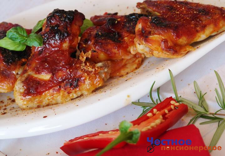 Кому и почему нельзя есть куриное мясо, рассказала нутрициолог
