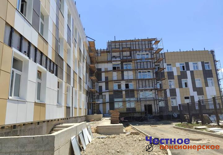 На Кубани из-за нехватки строителей детскую поликлинику не успевали достроить в срок