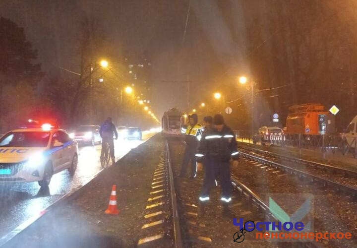 В Краснодаре новый провал: авария случилась сразу после восстановления дороги по улице Московской