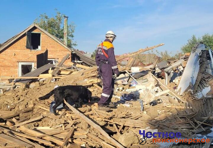 Есть погибший: сильный взрыв случился в доме в посёлке Яблоновском под Краснодаром. Стёкла выбило даже в соседних зданиях