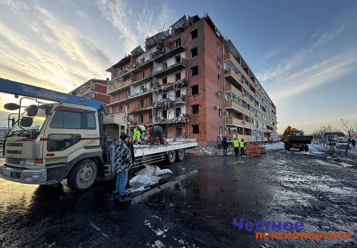 После атаки беспилотников в Новой Адыгее начали восстанавливать дома