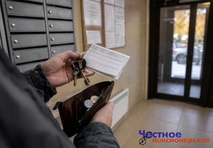 «Прилюдное унижение»: имеют ли право УК размещать в подъездах списки должников