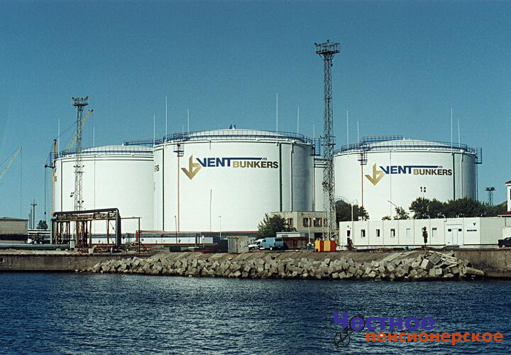 Больше суток тушили пожар в порту Темрюка. Два резервуара с нефтью загорелись в результате атаки БПЛА