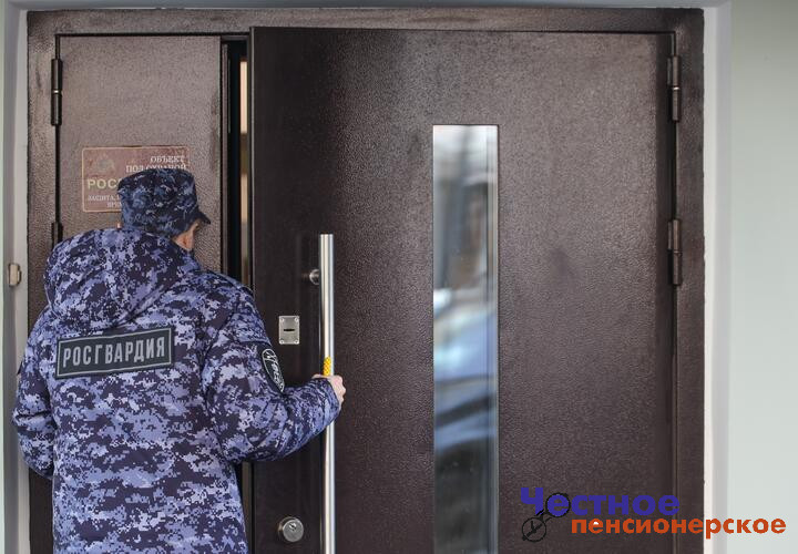 Сообщения о визитах «сотрудников МВД» с ноутбуками и списками жильцов поступают из разных районов края