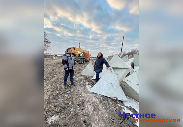 В Курской области выставляют противотанковые заграждения