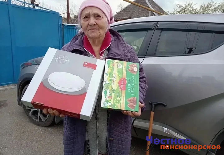 Ветерану Лидии Петровне из хутора Ленина вручил подарки депутат