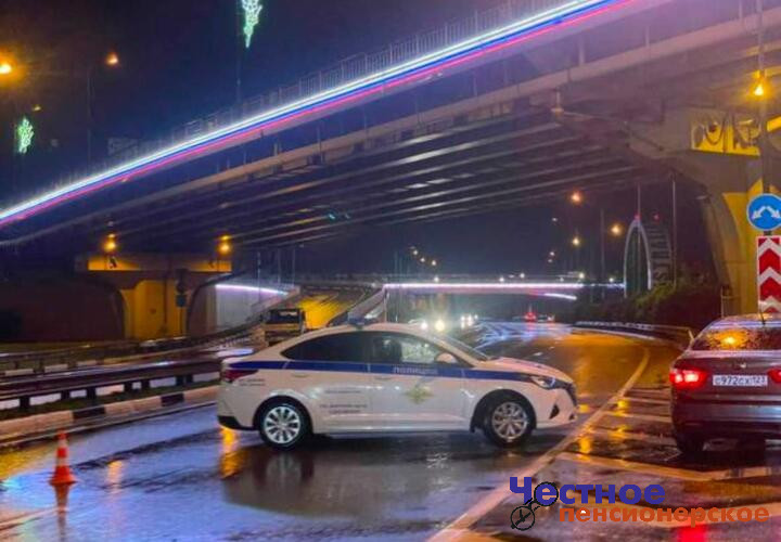 Затопленные дома и дороги, оползни и транспортный коллапс: ливень натворил бед в Сочи